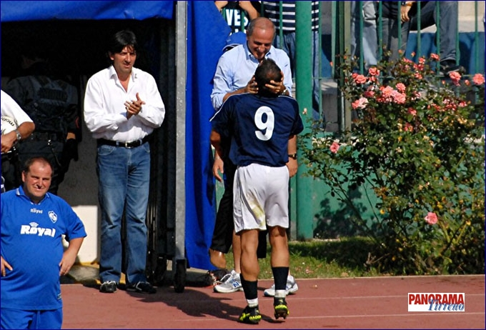 AQUINO CON IL PAPA MARI.jpg