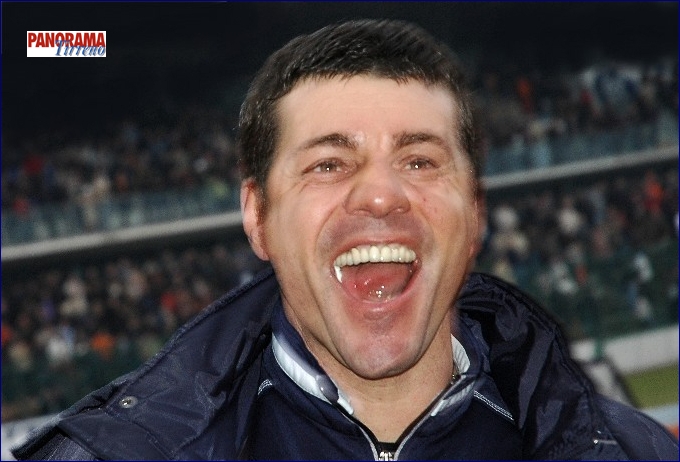 MISTER CAMPILONGO NON RIESCE A CONTENERE LA GIOIA+.jpg