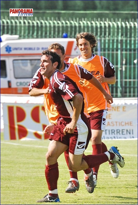 l' autore del goal copy.jpg