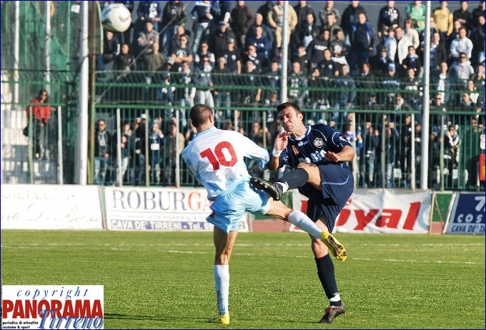 fallo sull'attaccante Faffaele Barbagallo.jpg