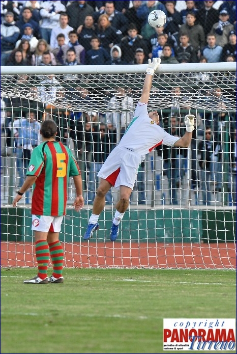 grande parata dell'estremo difensore della ternana Paolo Ginest
