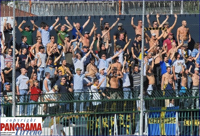 tifosi del Verona copy.jpg